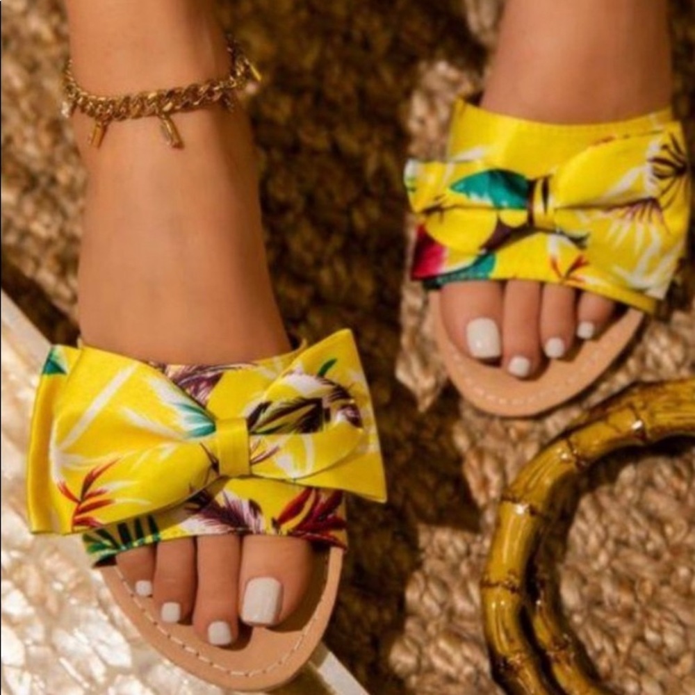 Yellow Floral Slide - Picture 2 of 6